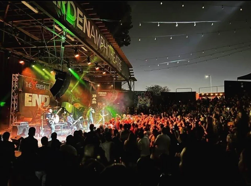 Festival crowd in front of the stage